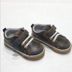 See Kai Run Stevie leather sneaker todd. size 5.5
